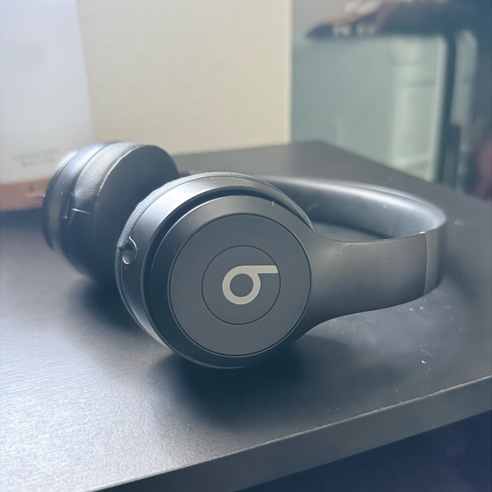 Beats Solo 4 Headphones - Picture 2 of 3